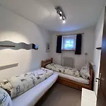 In ロイカーバード